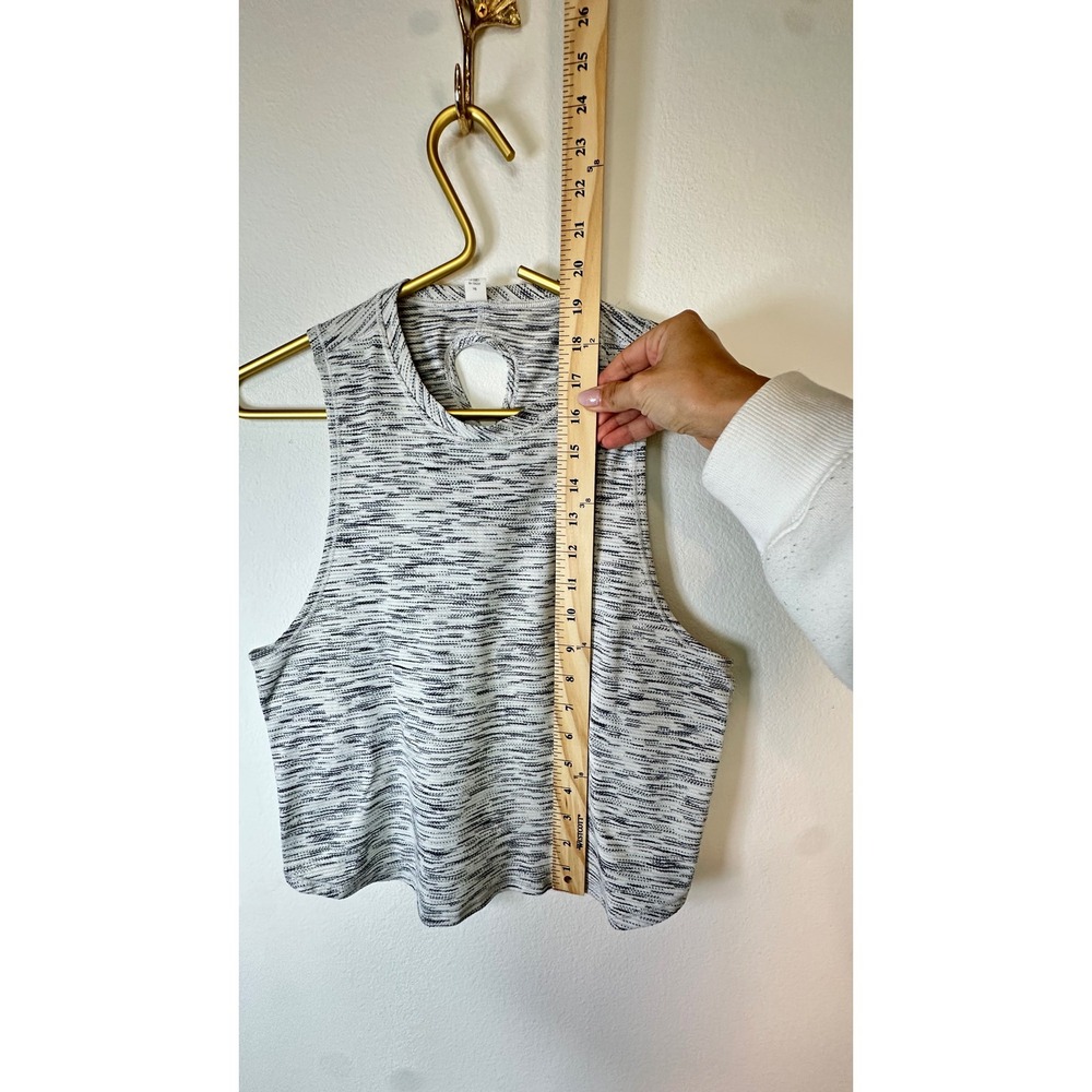 Lululemon Fast as Light Muscle Tank Crop Size 4 - Picture 13 of 13